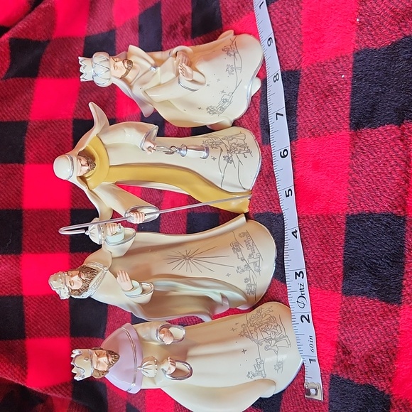 Hawthorne  Village, Christmas Holiday, Off-White Nativity Scene Set Decoration - Picture 11 of 16